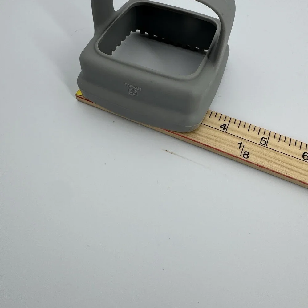 Pampered Chef Cut-N-Seal Gray Square Sandwich Cutter Sealer 100130 Uncrustables